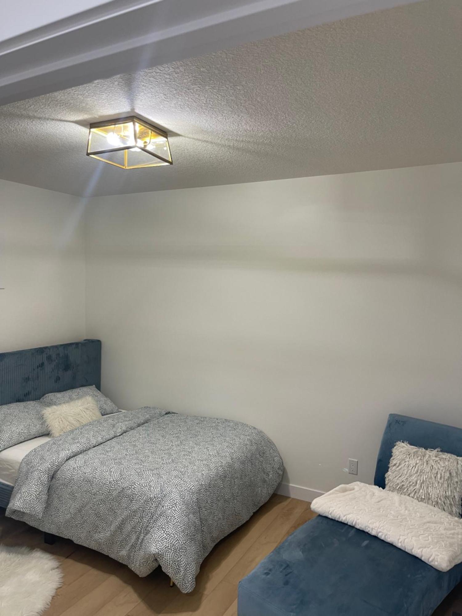 Stylish 2 Bedroom Suite In Sw Edmonton Close To Windermere And Edmonton International Airport Exterior photo
